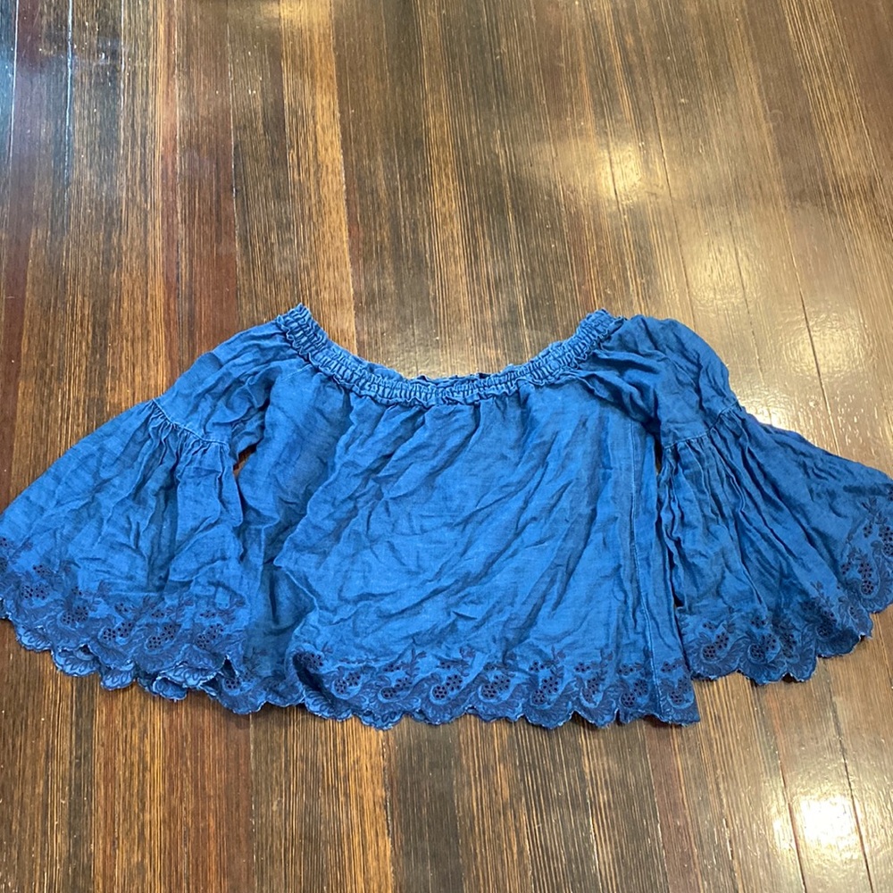 American Eagle off the shoulder top